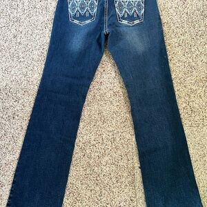 Janie Blue Jeans with Embroidered Back Pockets